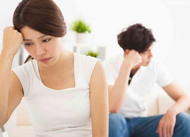 Giúp vợ tắm, tôi khóc hết nước mắt khi nhìn thấy dấu vết ngày trên cơ thể của em