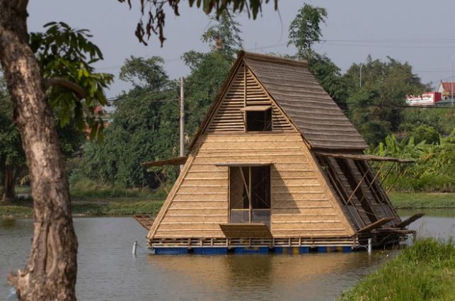 Những thiết kế nhà chống lụt độc đáo ở Việt Nam khiến báo Tây trầm trồ