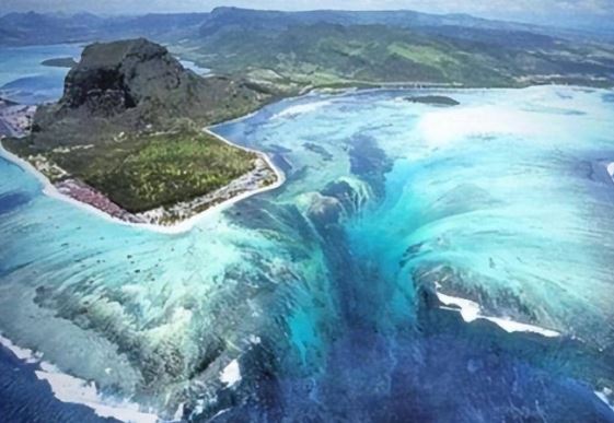 Điều gì xảy ra khi thả một viên gạch ở rãnh đại dương sâu nhất thế giới?