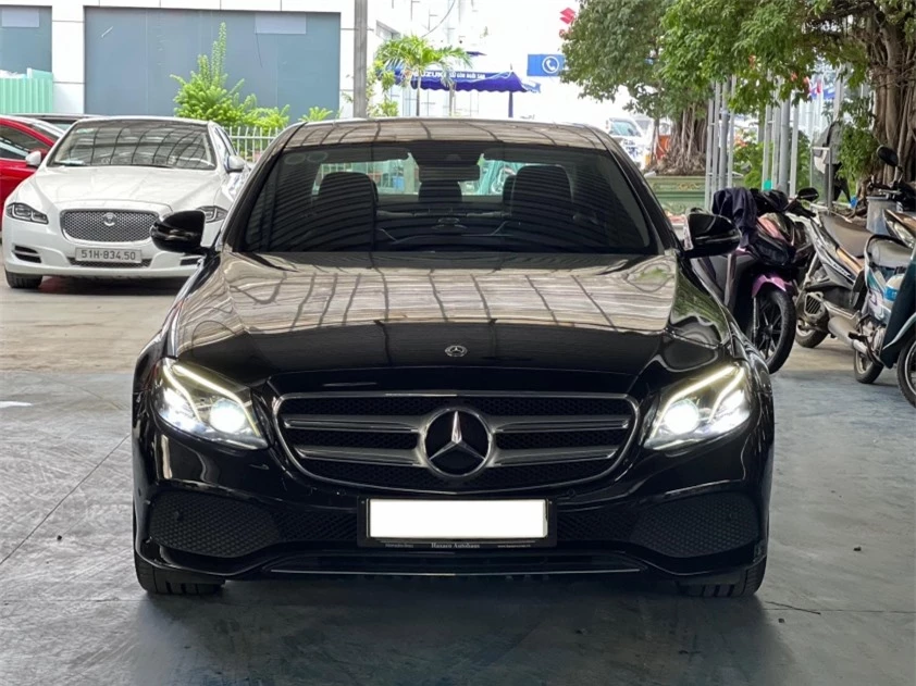 Giật mình với mức khấu hao của Mercedes Benz E Class E250 sau 7 năm lăn bánh 527990