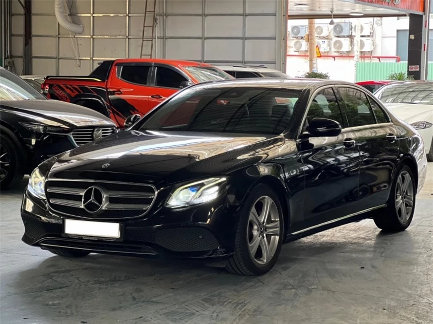 Giật mình với mức khấu hao của Mercedes Benz E Class E250 sau 7 năm lăn bánh 527991