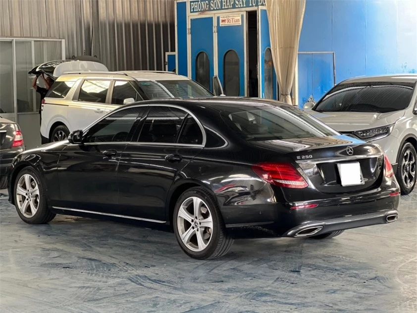 Giật mình với mức khấu hao của Mercedes Benz E Class E250 sau 7 năm lăn bánh 527995