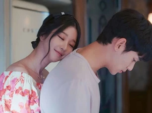 Hạnh phúc khi người yêu thông báo mang thai, tôi lỡ trêu một câu nhưng cô ấy lại bật khóc rồi bất giác quỳ xuống