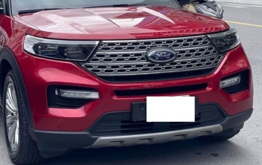 Lăn bánh 3 năm, Ford Explorer chạy lướt rớt giá khó tin