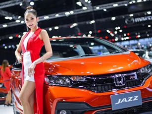 Nhan sắc tuyệt mỹ của dàn người mẫu bên xe Honda Jazz