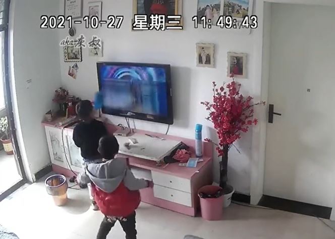 CLIP: Phì cười trước những màn phá hỏng đồ đạc của những 'mầm non' tương lai 