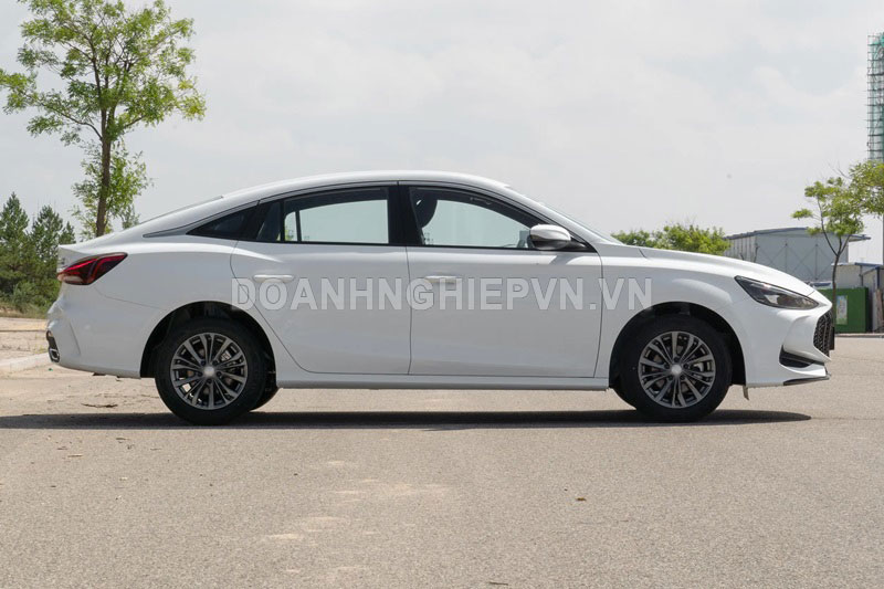 MG5 trình làng: Công suất 181 mã lực, giá hơn 210 triệu đồng