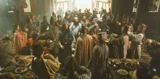 Kẻ vô sỉ nhất trong các anh hùng Lương Sơn: Khi đồng đội hy sinh trên chiến trường hoặc ẩn cư, hắn lại nhục nhã đầu hàng nước Kim