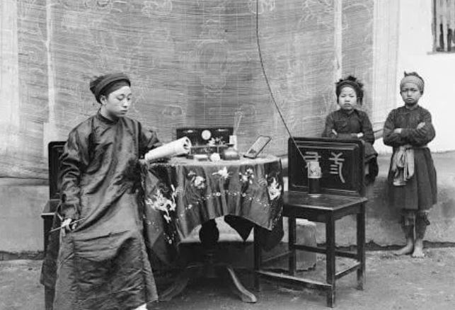 Vì sao các cụ thời xưa thích đặt tên con trai có chữ đệm là ‘Văn’, con gái là ‘Thị’?