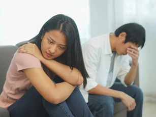 Làm được bao nhiêu tiền đều đưa cho vợ giữ hết, đến khi tôi bị bệnh nặng thì cô ấy mới lộ mặt thật, ôm hết tiền bỏ nhà ra đi