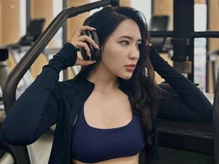 Ngắm thân hình 'đồng hồ cát' của hot girl phòng gym