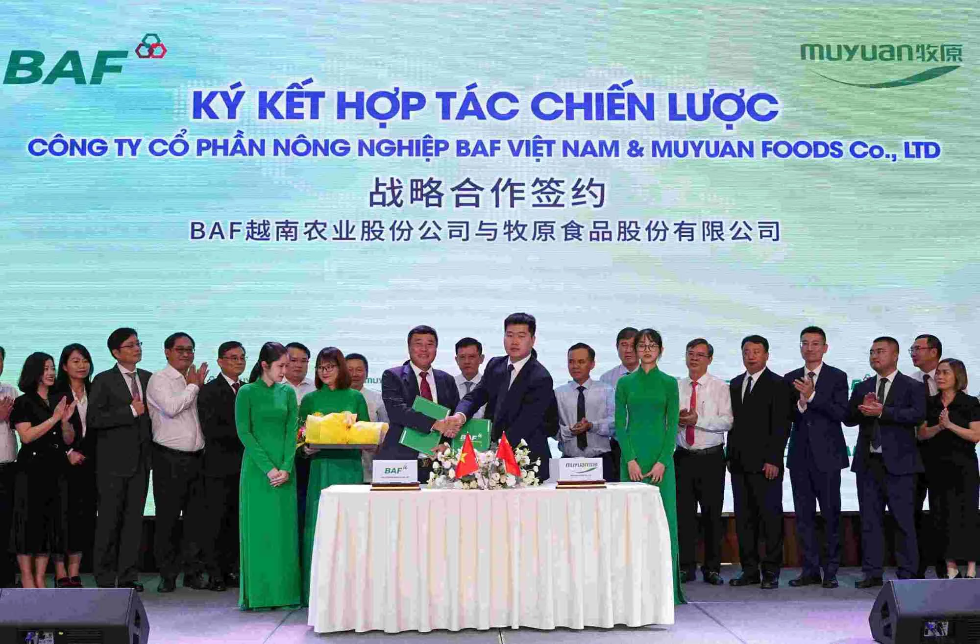 Đại diện hai bên ký kết hợp tác chiến lược