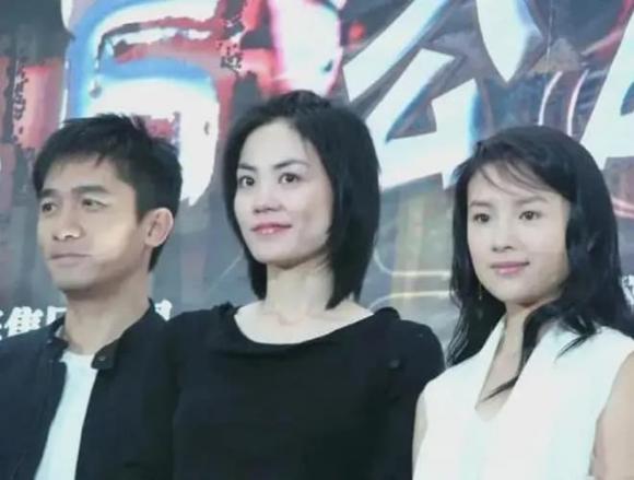 Mặc dù không xinh đẹp nhưng khí chất của Vương Phi vẫn 'đè bẹp' Đổng Khiết khi đứng chung khung hình