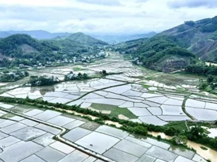 Sân bay đầu tiên ở Việt Nam được xây dựng tại tỉnh nào?