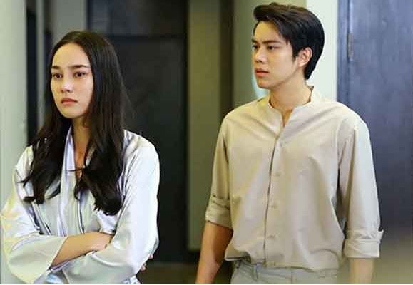 Con gái 7 tuổi thức chăm mẹ bầu cả đêm, ngẫm lại tôi mới thấy mình chọn sai chồng khiến con khổ lây