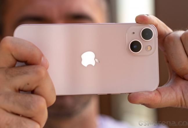 iPhone 13 bán xả kho, iPhone 13 Pro, iPhone 13 Pro Max hot vì ngon chẳng kém iPhone 16 Pro mới