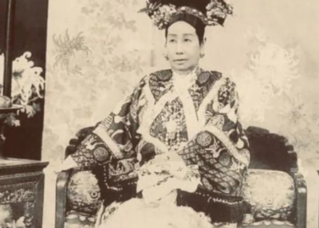 Trong phòng ngủ của Từ Hi Thái Hậu có chứa đầy vàng bạc châu báu như lời đồn?