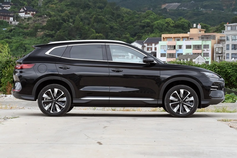SUV lớn ngang Hyundai Santa Fe, công suất 215 mã lực, giá ‘hạt dẻ’