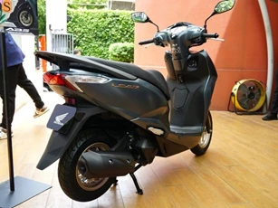 Giá xe Honda LEAD 2025 giữa tháng 9/2024 siêu hấp dẫn, hút khách Việt nhờ giá rẻ nhưng có ABS