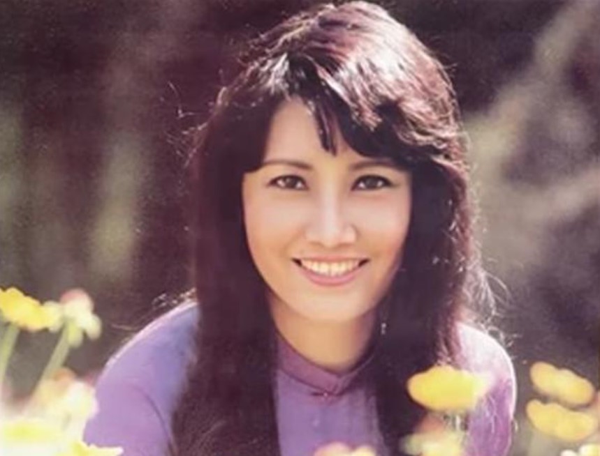 Nữ danh ca 22 tuổi làm 'mẹ đơn thân', U80 vẫn được chồng Tây kém 9 tuổi cưng chiều, chăm sóc như em bé