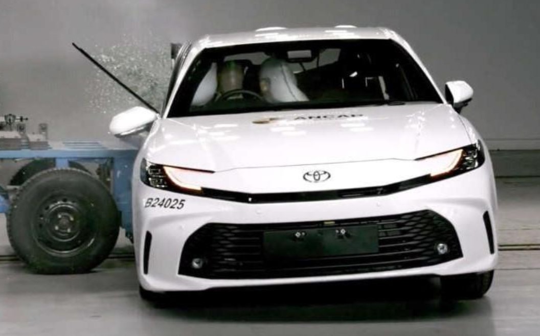 Toyota Camry 2025 đạt điểm tối đa trong thử nghiệm an toàn ANCAP