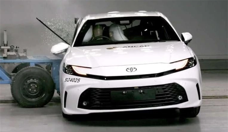 2025-Toyota-Camry-ANCAP-3-850x44