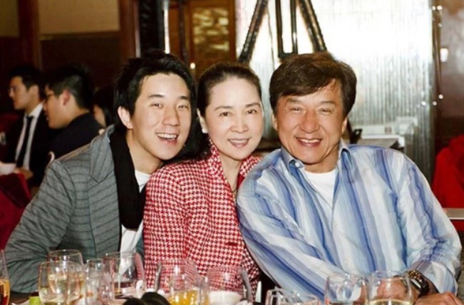 Danh tính nữ diễn viên bị chồng 'cắm sừng' vẫn cố căm chịu hơn 40 năm, cái kết gây bất ngờ