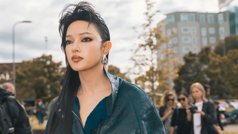 Châu Bùi hồi hộp, ngủ 3 tiếng/ngày để chuẩn bị cho Fashion Week sau 2 mùa “lỡ hẹn"