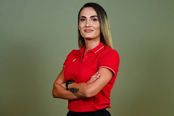 Trọng tài Champions League xóa Instagram vì được khen ‘nóng bỏng’