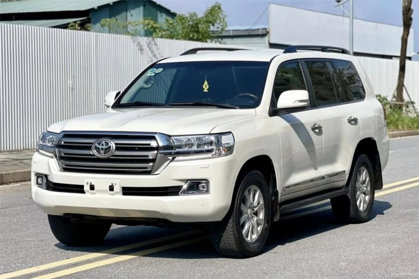 Land Cruiser LC200 2017 khấu hao bao nhiêu sau khi di chuyển gần 100.000 km? 530313