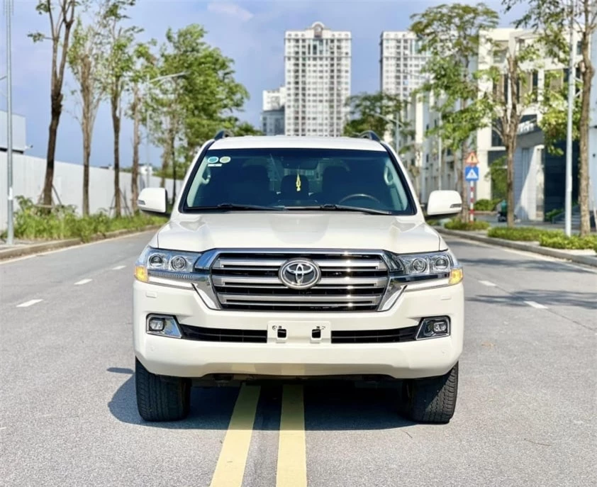 Land Cruiser LC200 2017 khấu hao bao nhiêu sau khi di chuyển gần 100.000 km? 530315