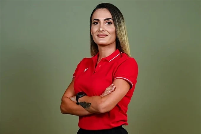 Rusta là trọng tài quốc tế đầu tiên của bóng đá Albania