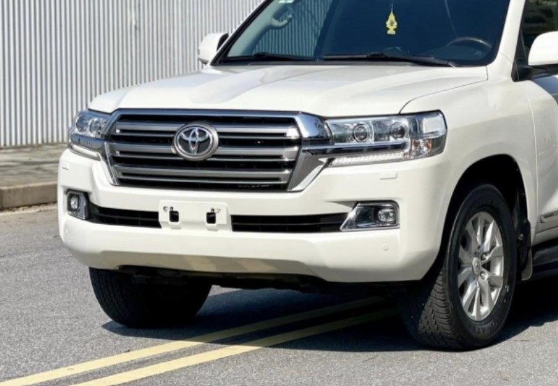 Toyota Land Cruiser rao bán cao ngất ngưởng dù đã lăn bánh gần 100.000 km