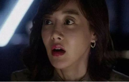 Chồng thường xuyên nói đi công tác cuối tuần, vợ sốc khi biết người anh lén gặp là ai