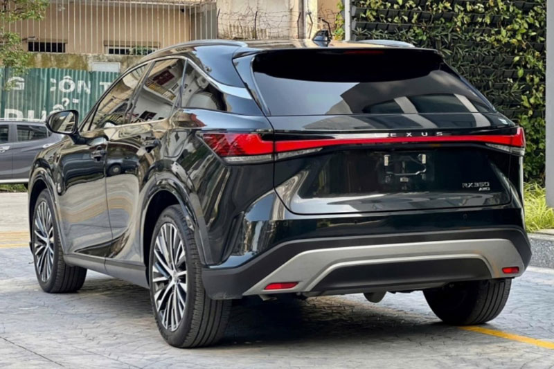 Bất ngờ độ giữ giá của xe sang Lexus RX 350 sau 1 năm lăn bánh