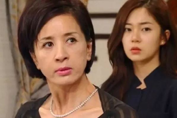 Bị mẹ chồng chèn ép nhiều năm, con dâu đã làm một điều khiến bà phải 'quay xe' sang yêu mến