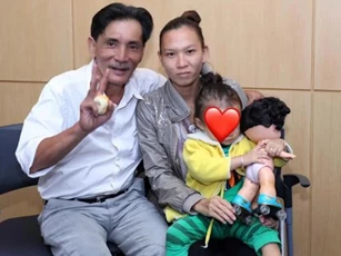 Vợ trẻ và con gái Thương Tín sống thế nào sau khi ly hôn nam tài tử?