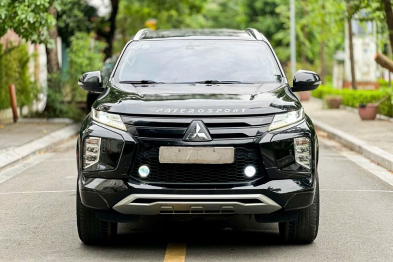 Mitsubishi Pajero Sport sử dụng 4 năm lên sàn xe cũ với giá khó tin