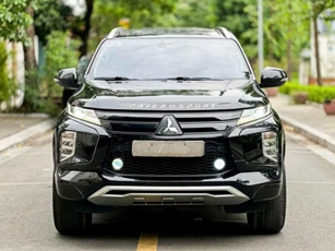 Mitsubishi Pajero Sport sử dụng 4 năm lên sàn xe cũ với giá khó tin