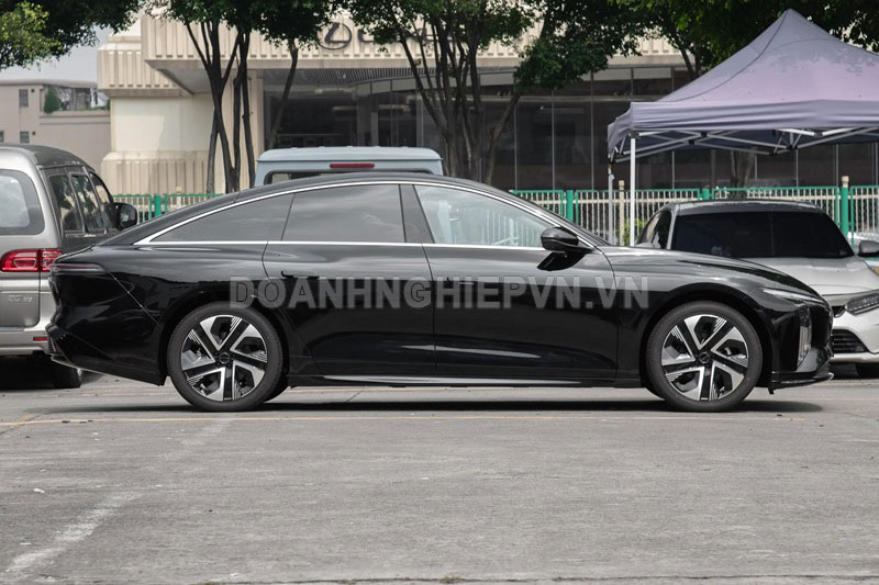 Xe sedan lớn hơn Toyota Camry, công suất 218 mã lực, giá hơn 420 triệu đồng
