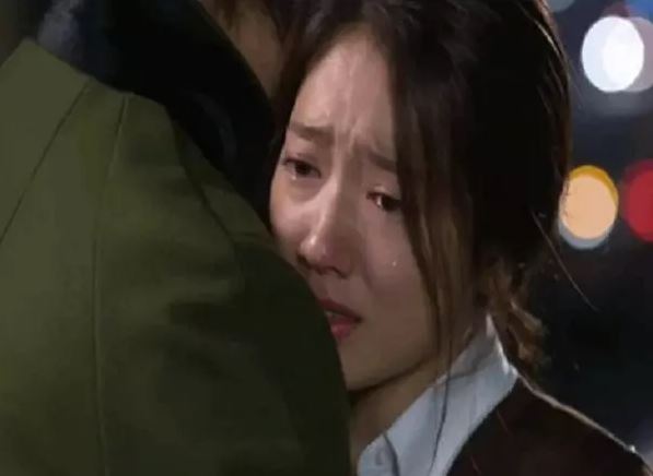 Nửa đêm nhận được tin nhắn của chồng, trong ánh sáng mờ tôi đã tìm thấy dạng này của anh ấy mà xót xa