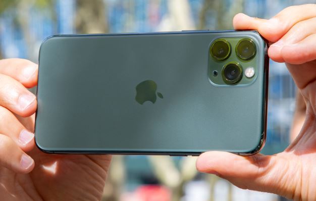 Quên iPhone 16 đi, đây là mẫu iPhone cũng có camera zoom 2x, màn OLED 60Hz chưa đầy 5 triệu