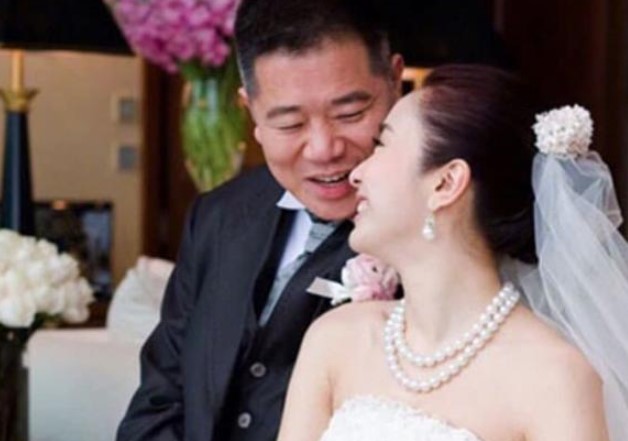 12 năm trước, 'Đệ nhất mỹ nhân TVB' kết hôn với tỷ phú khuyết tật để 'trả ơn', bây giờ có hối hận?