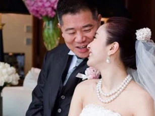 12 năm trước, 'Đệ nhất mỹ nhân TVB' kết hôn với tỷ phú khuyết tật để 'trả ơn', bây giờ có hối hận?