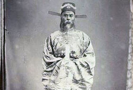 Dòng họ nức tiếng khoa bảng sử Việt ở Hà Tĩnh, có vị tiến sĩ đầu tiên đặt chân đến trời Tây