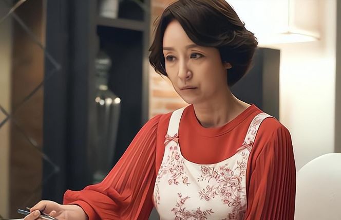 Phát hiện vợ lén bỏ thứ bột lạ vào ly nước mỗi sáng, tôi choáng hơn khi biết người đứng sau mọi chuyện