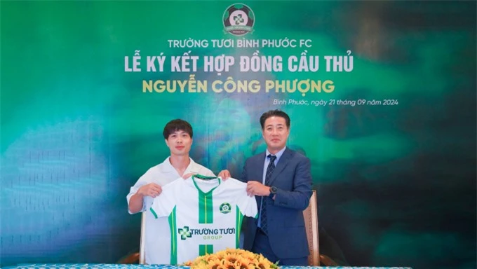 Công Phượng nhận mức lót tay bạc tỉ, kỷ lục hạng Nhất nhưng so với Quang Hải liệu có lép vế hơn?