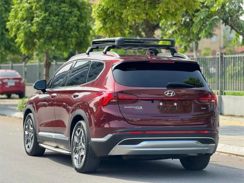 Hyundai Santa Fe 2021 lăn bánh 3 năm lên sàn xe cũ với giá bao nhiêu? 531527