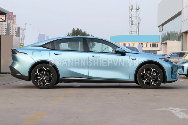 ‘Kẻ huỷ diệt’ Toyota Camry ra mắt với thiết kế sang chảnh, công suất 255 mã lực, ‘uống xăng như ngửi’, giá gần 500 triệu đồng