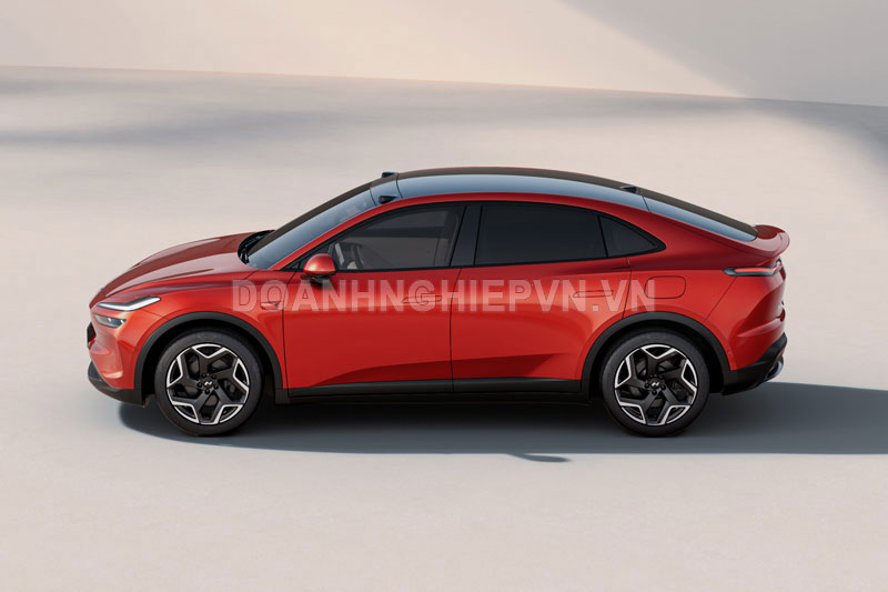 Xe hơi đẹp mê ly, dài hơn 4,8 mét, công suất 462 mã lực, nội thất sang chảnh, giá gần 500 triệu đồng